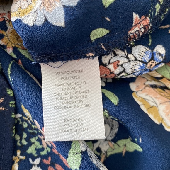 Halogen blouse, size large, navy floral, cap sleeves - Picture 5 of 5